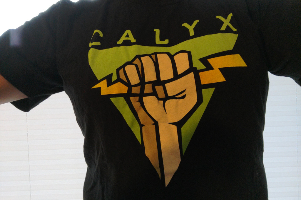 Ich in meinem Calyx T-Shirt